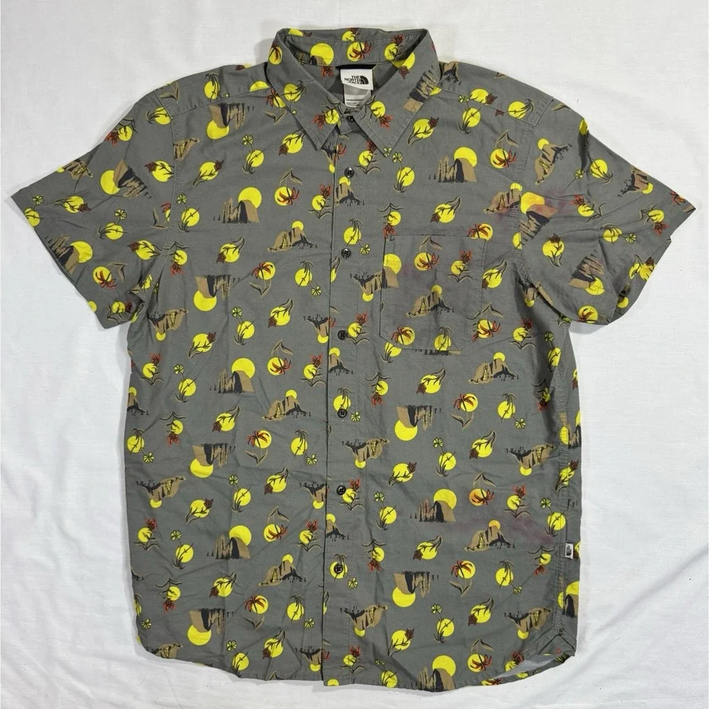 The North Face Size L Short Sleeve Baytrail Shirt Aviator Many Camp Tools Print